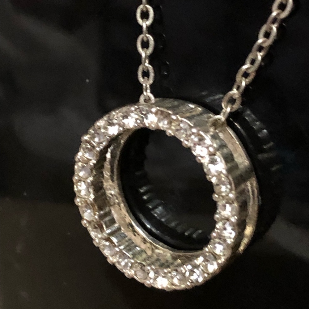 💎 Avon Rhinestone Open Circle Necklace. Never worn